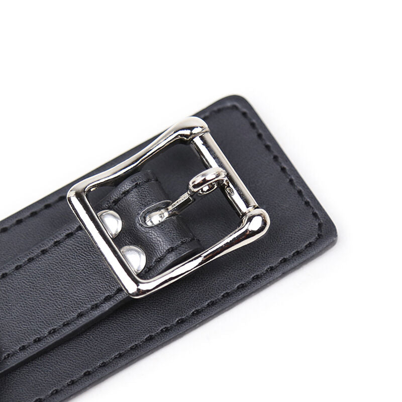 Elegante Collar de Sumisión con Triple Anillo